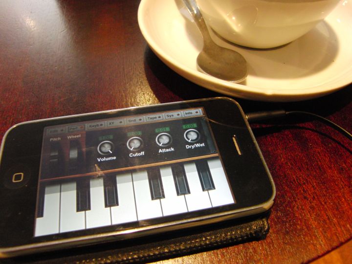 Drinking coffee and making mobile music